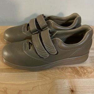 Canfield LEISURE EZ-Strap Shoe Women’s Size 9 M Clay Orthopedic Diabetic